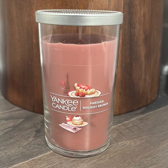 Yankee Candle Parisian Holiday Brunch, Orange,Buttery Croissant,Raspberry,1 wick - Picture 1 of 4